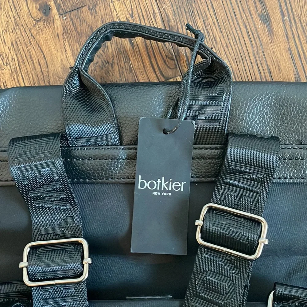 Botkier New York Mini Trigger Black Backpack with silver zipper detailing, vegan - Picture 5 of 16